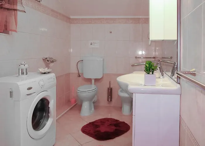 Appartamento Dilly-3 By Interhome