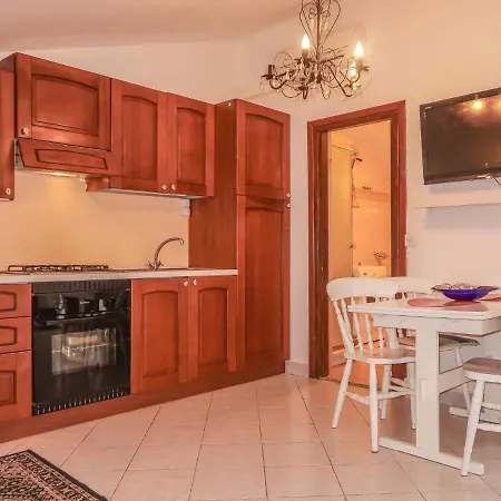 Dilly-3 By Interhome Pinezići